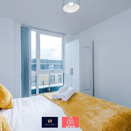 Apartman 2 Bedroom Penthouse With Balcony By Host A Manchester
