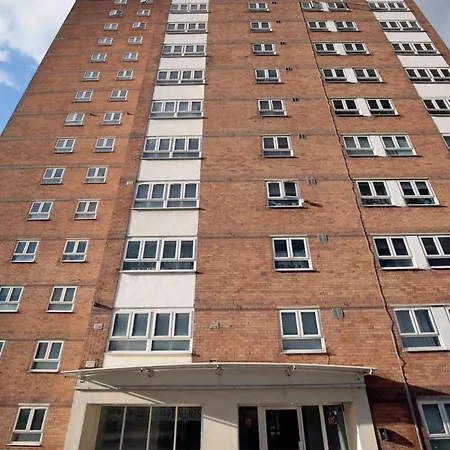 View - Free Parking - Sleeps 6 - Near Centre - By Nmb