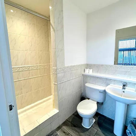 2 Bedroom, 2 Bath, Very Popular Centre Διαμέρισμα *