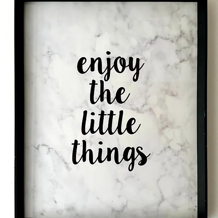 2 Bedroom, 2 Bath, Very Popular Centre Apartamento