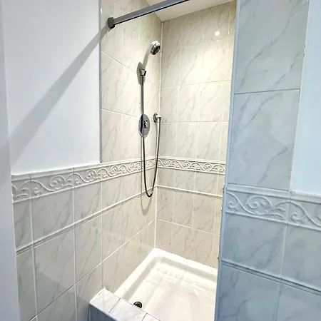 Διαμέρισμα 2 Bedroom, 2 Bath, Very Popular Centre