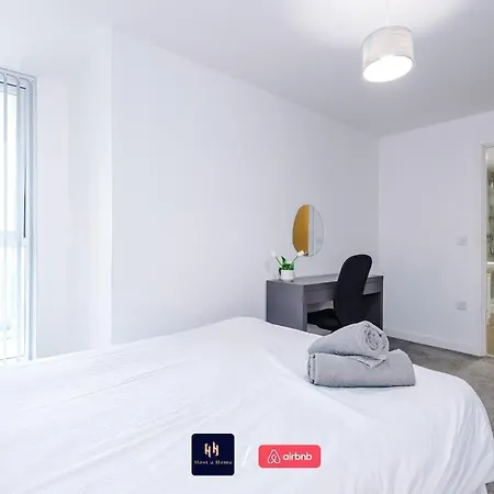 Large 2 Bedroom With Balcony By Host A