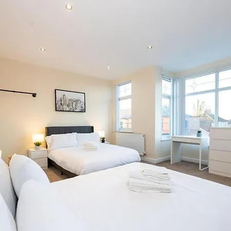 Windmill House- Close To Motorway & Co-op Live Manchester