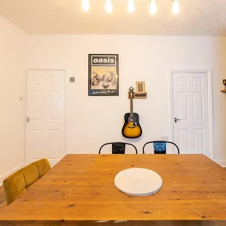 Winslow House- Close To Coop Etihad & Free Parking