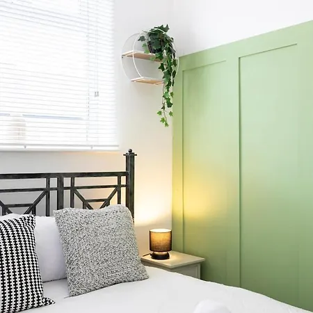 Dom wakacyjny Winslow House- Close To Coop Etihad & Free Parking Manchester