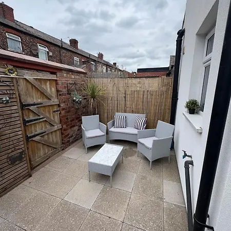 Dom wakacyjny Winslow House- Close To Coop Etihad & Free Parking Manchester