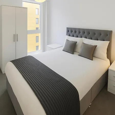 Luxury Centre Flat Riverside Views *