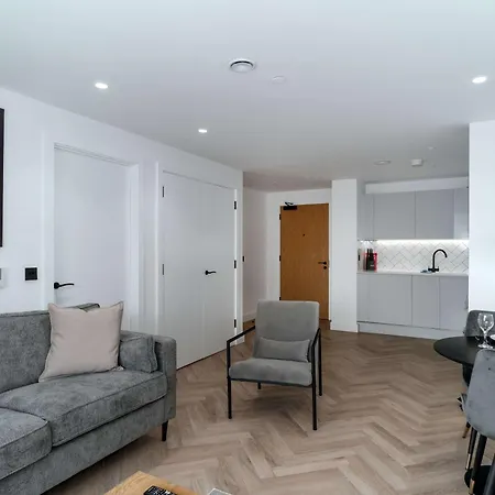 Fabulous 1bed Flat In W Balcony Daire