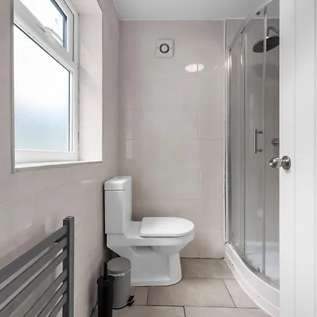 Brookland 4br House Serviced Short Lets With Wifi Manchester