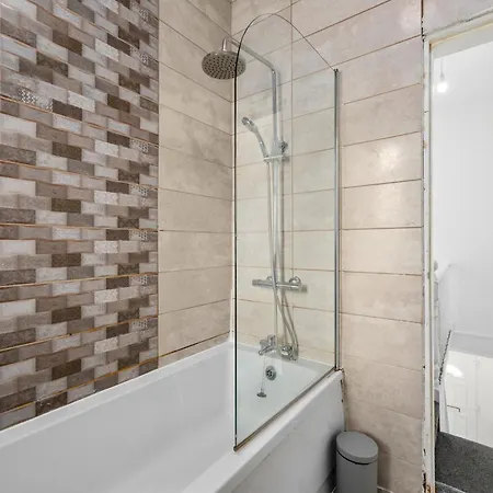 Brookland 4br House Serviced Short Lets With Wifi *