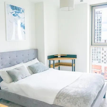 Luxe In M1 With Pool, Gym & * Manchester