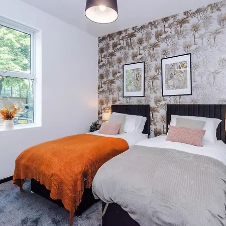 Spacious 4br House, Sleeps 8, Parking, Full Kitchen, Ideal For Groups, Family, Contractors Feriehus Manchester