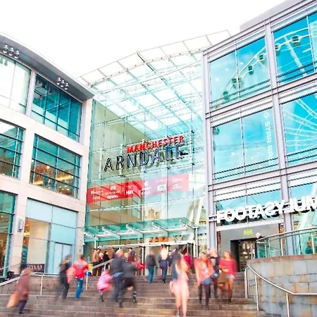 Modern Next To Ao Arena - Parking - Local Attractions Lejlighed *