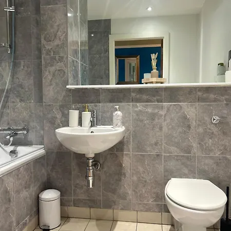 Spacious - Parking - Next To Ao Arena - Local Attraction & Transport Links Manchester