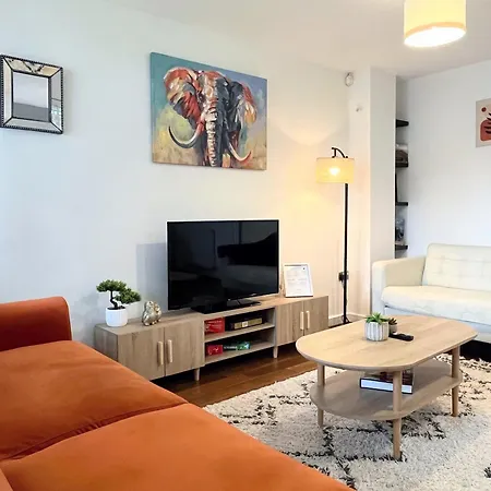 Modern Townhouse Near Coop Live Etihad