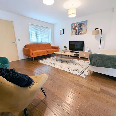 The Eastern Hive - King Bed, 3x Parking, Coop Live & Etihad Manchester