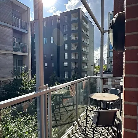 Apartment Stylish 2-bed Apartment, Sleeps 6, Free Parking Manchester