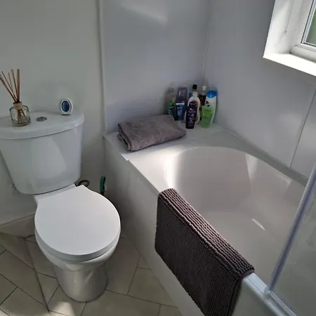 Cosy 2-bed House In 別荘