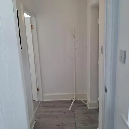 Cosy 2-bed House In 別荘