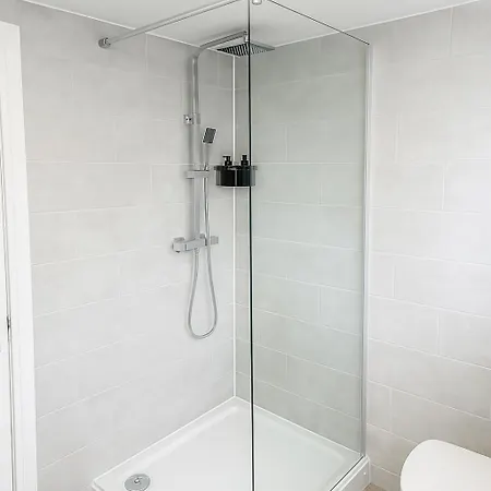 Kehoe's Pad Near Etihad Stadium & Coop Live Arena Sleeps 4 *