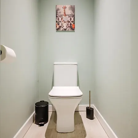 Apartment Hilton House - Stylish 4-bed With Parking *