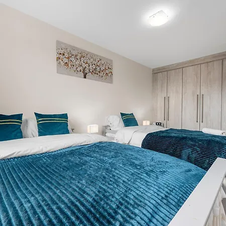 Διαμέρισμα 4 Bedroom House In