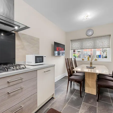 4 Bedroom House In Διαμέρισμα