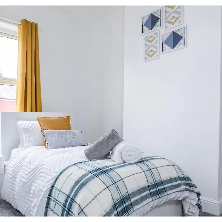 Modern 3bd House - Free Parking - Fast Wifi