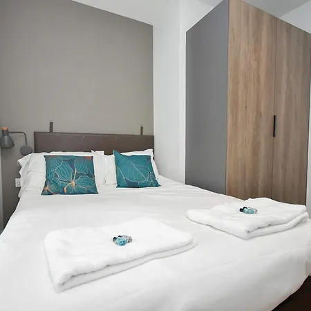 Spacious 2bed Flat W Security מנצ'סטר