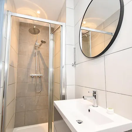 Spacious 2bed Flat W Security Apartmán