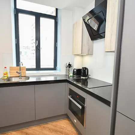 Spacious 2bed Flat W Security Apartmán *