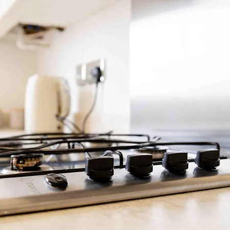 S Veranda - Near Lidl & Bus -4 Bed 6 Sleep Μάντσεστερ