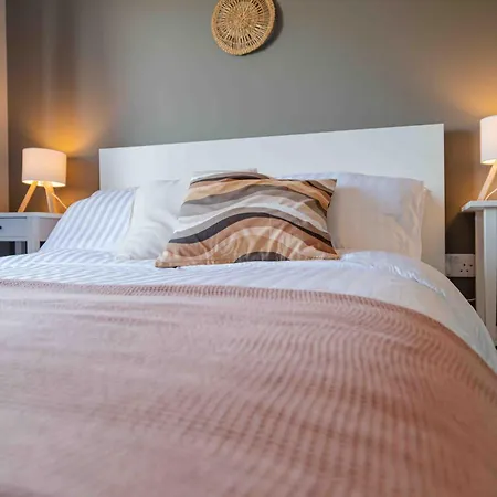 S Veranda - Near Lidl & Bus -4 Bed 6 Sleep * Μάντσεστερ