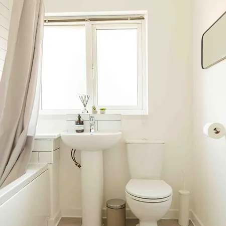 Σπίτι διακοπών S Veranda - Near Lidl & Bus -4 Bed 6 Sleep *