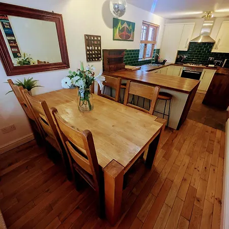 Villa Detached House With Gated Parking In Whalley Range, Near Centre Manchester
