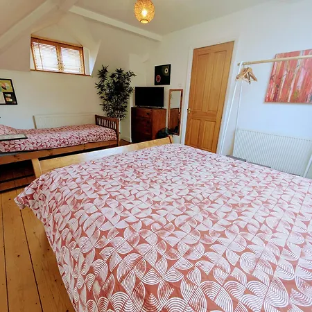 Detached House With Gated Parking In Whalley Range, Near Centre Villa Manchester