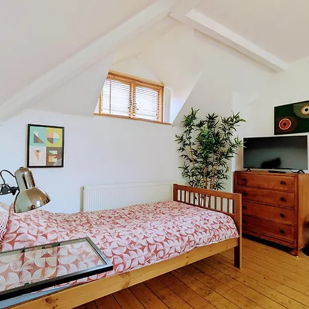 Detached House With Gated Parking In Whalley Range, Near Centre *