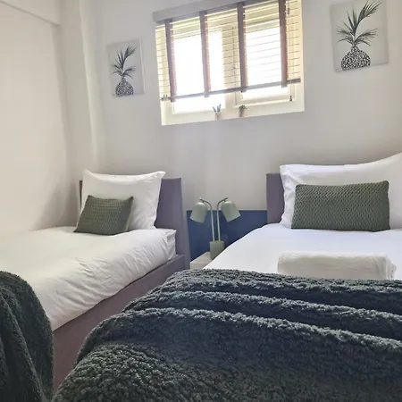 Apartament Elite Service 5min To Tram, Direct To Manchester, 5 Min Drive To High Street & M60 J17 Manchester