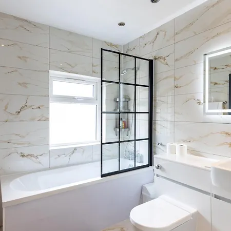 Perfect Stylish 2 Bed In Stockport מנצ'סטר