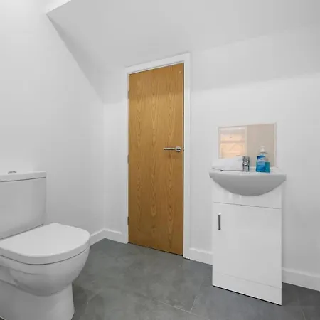 Sleeps 6 By Superhost Nyaraló