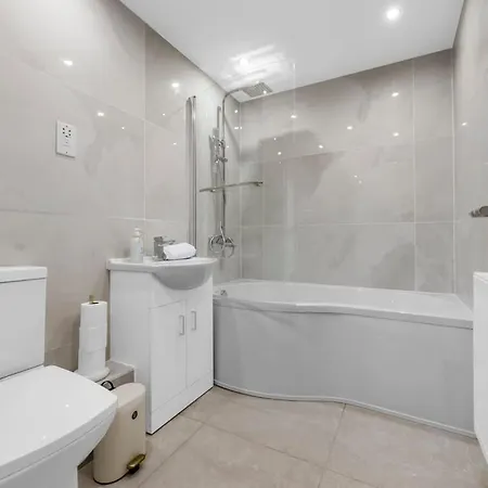 Sleeps 6 By Superhost *