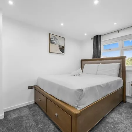 Sleeps 6 By Superhost