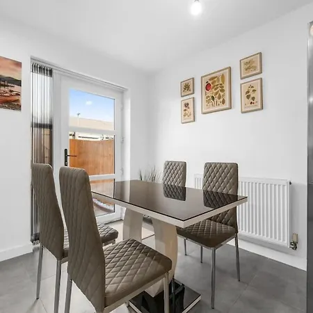 Nyaraló Sleeps 6 By Superhost