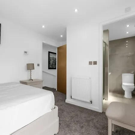 Sleeps 6 By Superhost Nyaraló *