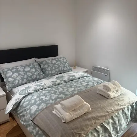 Tj Luxe Salford Apartman *