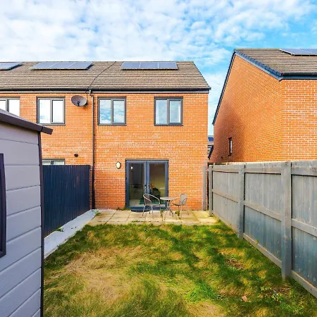 Spacious 3-bed With Free Parking And Near Centre マンチェスター