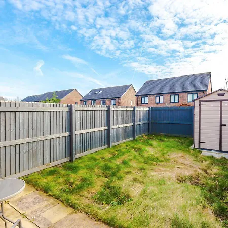 別荘 Spacious 3-bed With Free Parking And Near Centre