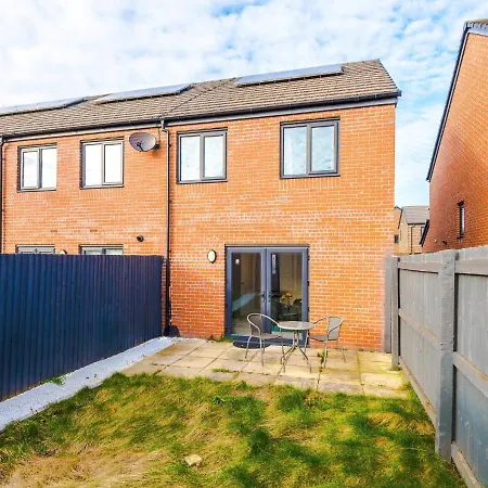 別荘 Spacious 3-bed With Free Parking And Near Centre マンチェスター