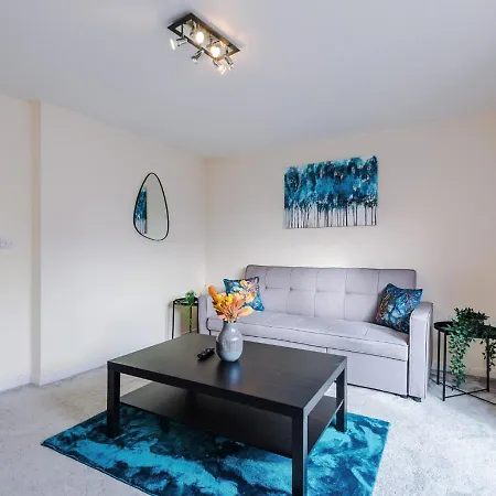 別荘 Spacious 3-bed With Free Parking And Near Centre *