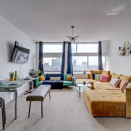 Opulent Skyline Apartamento